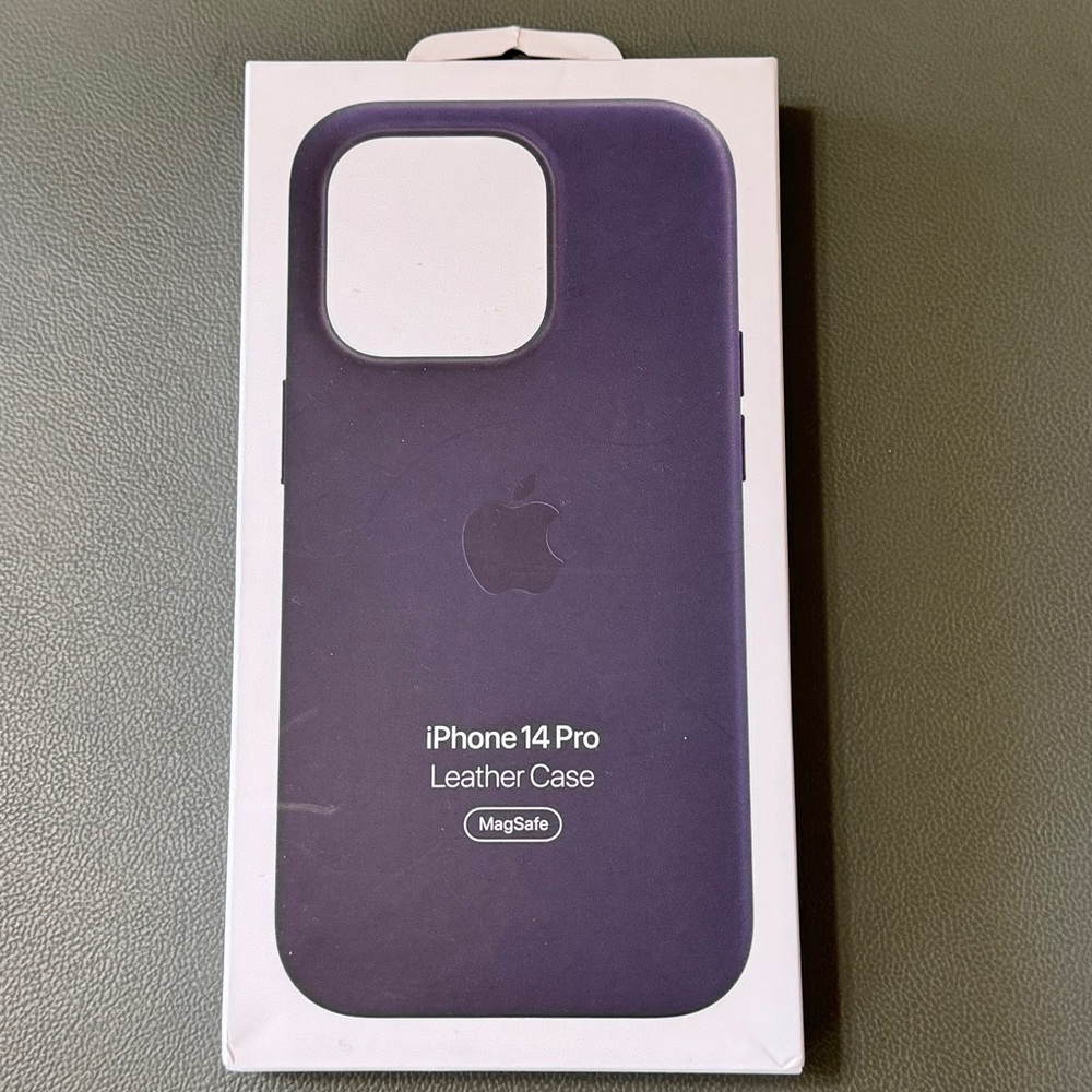Apple iPhone 14 Pro Leather Case in Deep Purple
